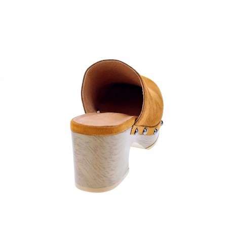 Zuecos Carmela zapatos Mujer modelo 68610 Marrón 