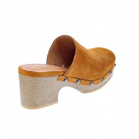 Zuecos Carmela zapatos Mujer modelo 68610 Marrón 
