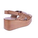 Sandalias Carmela zapatos Mujer modelo 68555 Marrón 