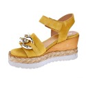 Sandalias Alpe zapatos Mujer modelo 24141255 Amarillo 