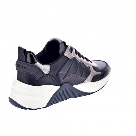 Zapatillas Carmela zapatos Mujer modelo 16015401 Negro 