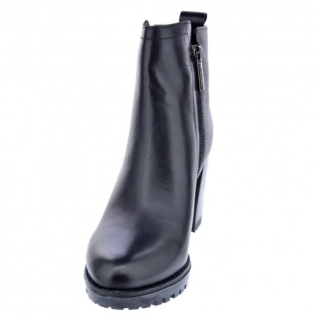 Botines Carmela zapatos Mujer modelo 16005402 Negro 