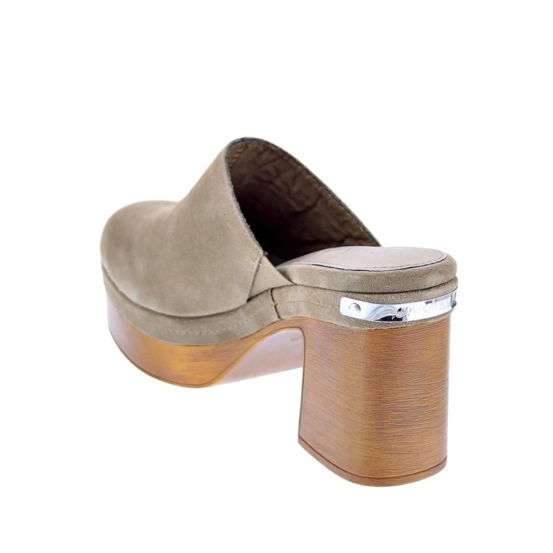 Zuecos Carmela zapatos Mujer modelo 16570 Beige 