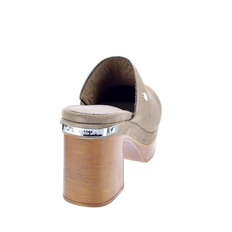 Zuecos Carmela zapatos Mujer modelo 16570 Beige 