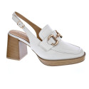 Mocasines Carmela zapatos Mujer modelo 161595 Blanco Hebilla