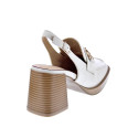 Mocasines Carmela zapatos Mujer modelo 161595 Blanco Hebilla