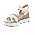 Sandalias Carmela zapatos Mujer modelo 161386 Beige 