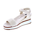 Sandalias Xti zapatos Mujer modelo 143857 Beige Hebilla