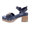 Sandalias Carmela zapatos Mujer modelo 162367 Negro Hebillas